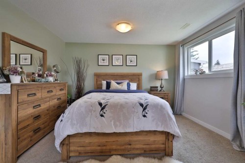 28 E 100 S, Raymond, AB - Indoor Photo Showing Bedroom