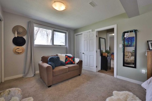 28 E 100 S, Raymond, AB - Indoor