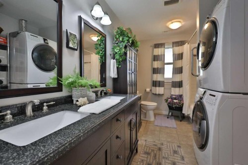 28 E 100 S, Raymond, AB - Indoor Photo Showing Laundry Room