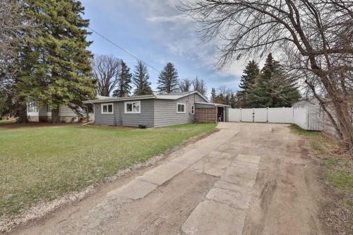 28 E 100 S, Raymond, AB - Outdoor