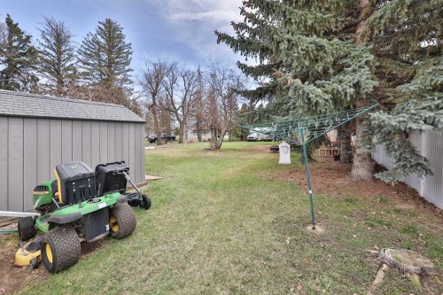 28 E 100 S, Raymond, AB - Outdoor