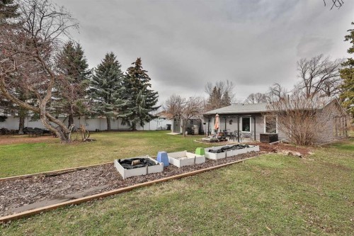 28 E 100 S, Raymond, AB - Outdoor