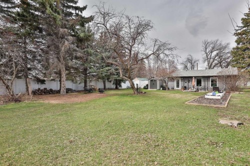 28 E 100 S, Raymond, AB - Outdoor