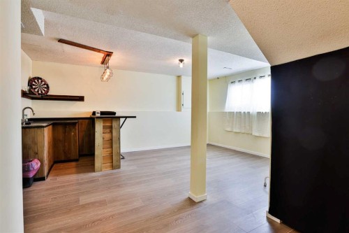 113 Cayuga Crescent West, Lethbridge, AB - Indoor Photo Showing Other Room