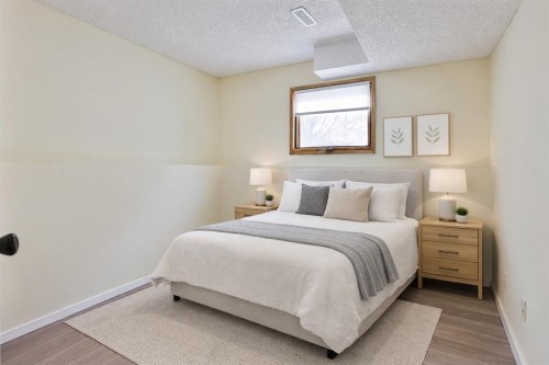 113 Cayuga Crescent West, Lethbridge, AB - Indoor Photo Showing Bedroom