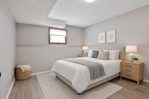 113 Cayuga Crescent West, Lethbridge, AB - Indoor Photo Showing Bedroom
