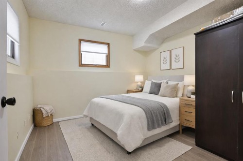 113 Cayuga Crescent West, Lethbridge, AB - Indoor Photo Showing Bedroom