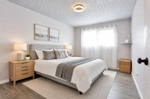 113 Cayuga Crescent West, Lethbridge, AB - Indoor Photo Showing Bedroom
