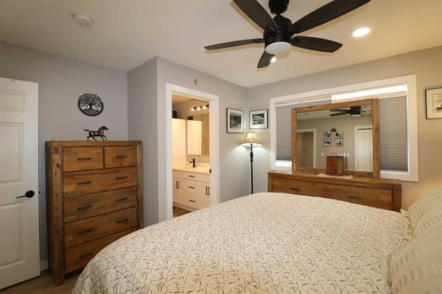 4209 22 Avenue South, Lethbridge, AB - Indoor Photo Showing Bedroom