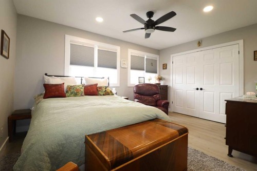 4209 22 Avenue South, Lethbridge, AB - Indoor Photo Showing Bedroom