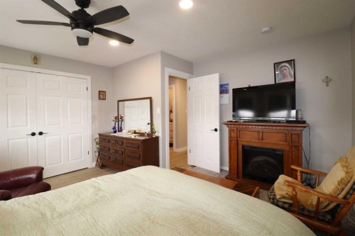 4209 22 Avenue South, Lethbridge, AB - Indoor Photo Showing Bedroom