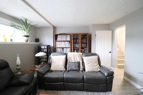 4209 22 Avenue South, Lethbridge, AB - Indoor Photo Showing Living Room