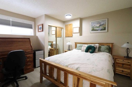 4209 22 Avenue South, Lethbridge, AB - Indoor Photo Showing Bedroom