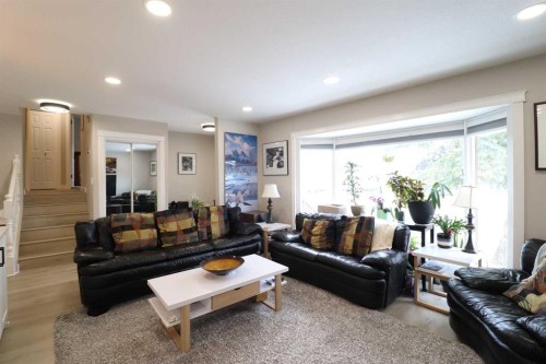 4209 22 Avenue South, Lethbridge, AB - Indoor Photo Showing Living Room