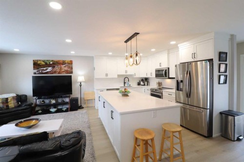 4209 22 Avenue South, Lethbridge, AB - Indoor Photo Showing Kitchen