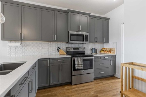 784 Coalbrook Close West, Lethbridge, AB - Indoor Photo Showing Kitchen With Double Sink With Upgraded Kitchen
