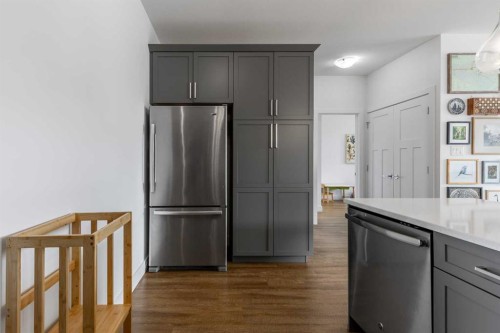 784 Coalbrook Close West, Lethbridge, AB - Indoor Photo Showing Kitchen