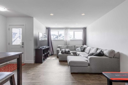 784 Coalbrook Close West, Lethbridge, AB - Indoor Photo Showing Living Room