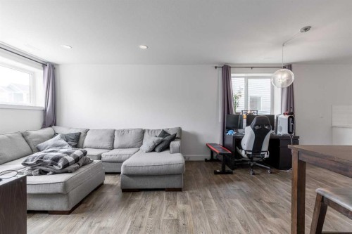 784 Coalbrook Close West, Lethbridge, AB - Indoor Photo Showing Living Room