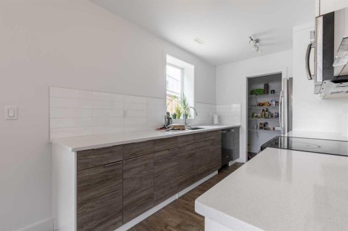 784 Coalbrook Close West, Lethbridge, AB - Indoor Photo Showing Kitchen