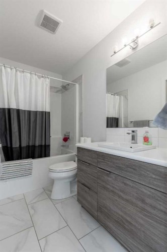 784 Coalbrook Close West, Lethbridge, AB - Indoor Photo Showing Bathroom