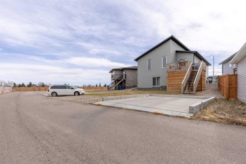784 Coalbrook Close West, Lethbridge, AB - Outdoor