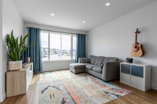 784 Coalbrook Close West, Lethbridge, AB - Indoor Photo Showing Living Room