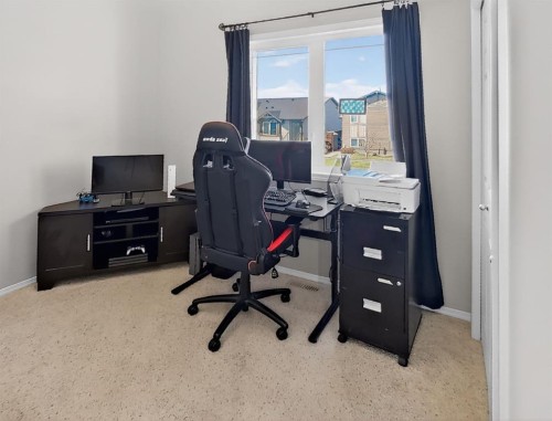711 Sunset Place, Coaldale, AB - Indoor Photo Showing Office