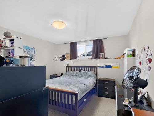 711 Sunset Place, Coaldale, AB - Indoor Photo Showing Bedroom