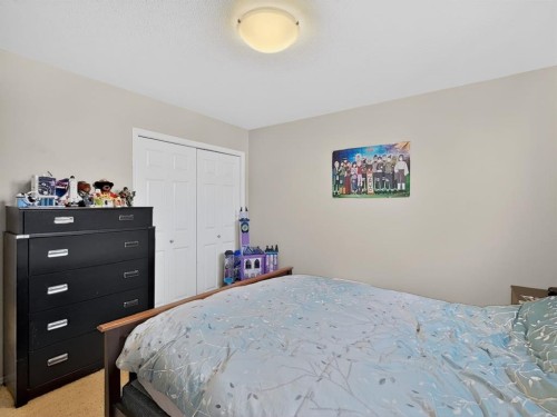 711 Sunset Place, Coaldale, AB - Indoor Photo Showing Bedroom