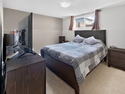 711 Sunset Place, Coaldale, AB - Indoor Photo Showing Bedroom
