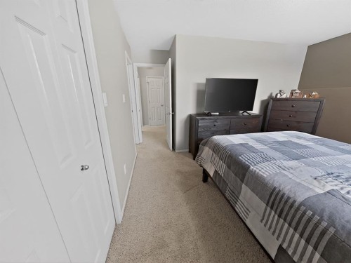 711 Sunset Place, Coaldale, AB - Indoor Photo Showing Bedroom