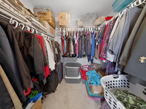 711 Sunset Place, Coaldale, AB - Indoor With Storage