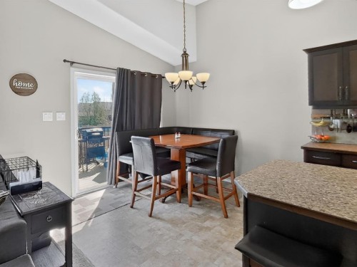 711 Sunset Place, Coaldale, AB - Indoor Photo Showing Dining Room
