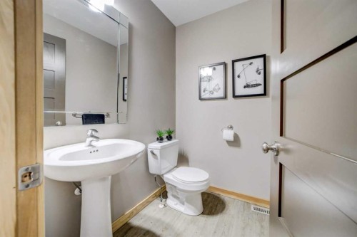 75 Ironstone Drive, Coleman, AB - Indoor Photo Showing Bathroom