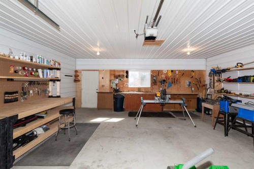 910 Centennial Avenue, Nobleford, AB - Indoor