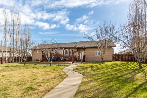 910 Centennial Avenue, Nobleford, AB - Outdoor