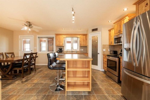 910 Centennial Avenue, Nobleford, AB - Indoor