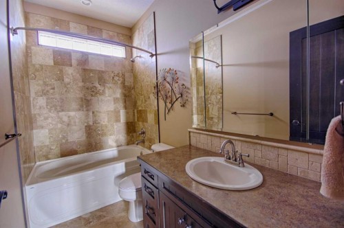 226 Riverstone Boulevard West, Lethbridge, AB - Indoor Photo Showing Bathroom
