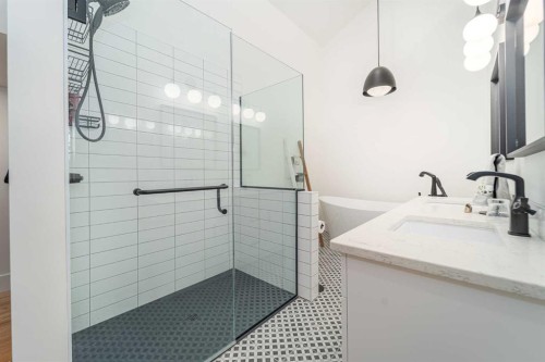 8938 24 Avenue, Coleman, AB - Indoor Photo Showing Bathroom