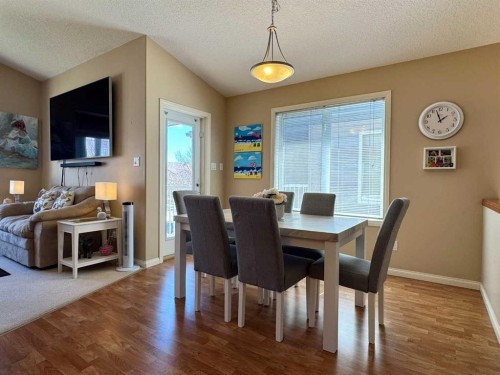 344 Lynx Crescent North, Lethbridge, AB - Indoor Photo Showing Dining Room