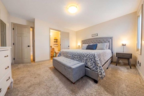 4709 7 Street, Coalhurst, AB - Indoor Photo Showing Bedroom