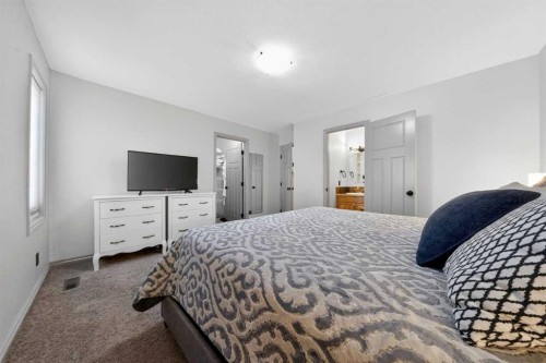 4709 7 Street, Coalhurst, AB - Indoor Photo Showing Bedroom