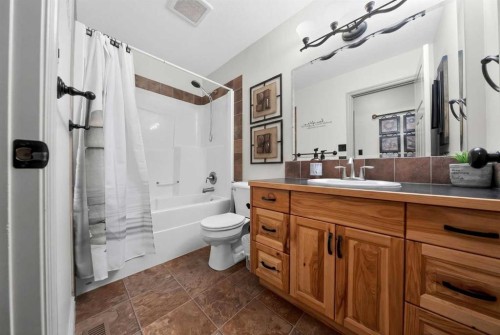 4709 7 Street, Coalhurst, AB - Indoor Photo Showing Bathroom
