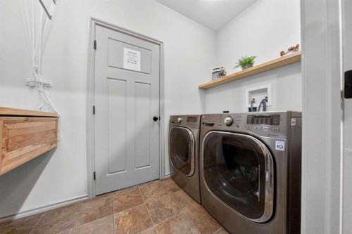 4709 7 Street, Coalhurst, AB - Indoor Photo Showing Laundry Room