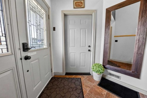 4709 7 Street, Coalhurst, AB - Indoor Photo Showing Other Room