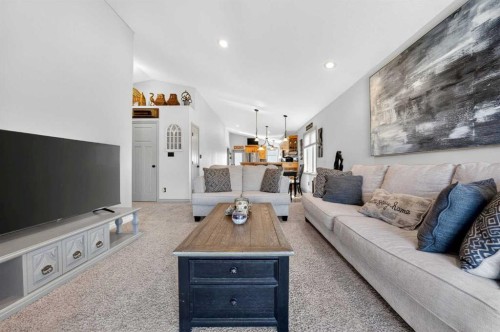 4709 7 Street, Coalhurst, AB - Indoor Photo Showing Living Room