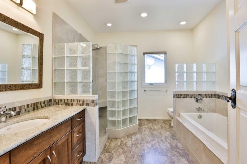 318 Mcmaster Boulevard West, Lethbridge, AB - Indoor Photo Showing Bathroom