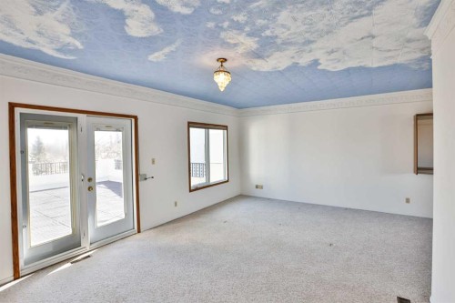 318 Mcmaster Boulevard West, Lethbridge, AB - Indoor Photo Showing Other Room