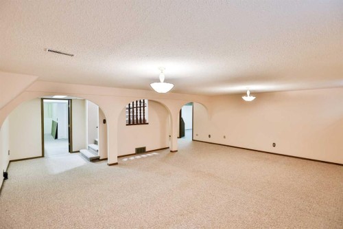 318 Mcmaster Boulevard West, Lethbridge, AB - Indoor Photo Showing Other Room